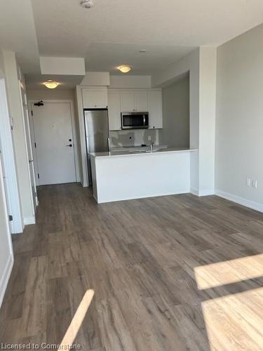 519-600 North Service Road, Stoney Creek, ON - Indoor Photo Showing Kitchen