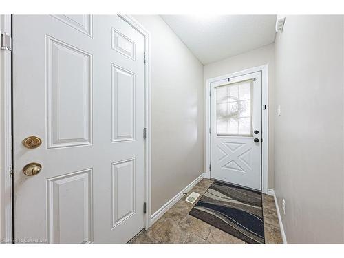 39 Thames Way, Mount Hope, ON - Indoor Photo Showing Other Room