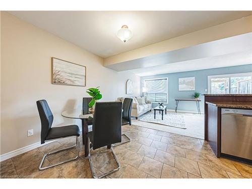 39 Thames Way, Mount Hope, ON - Indoor Photo Showing Dining Room