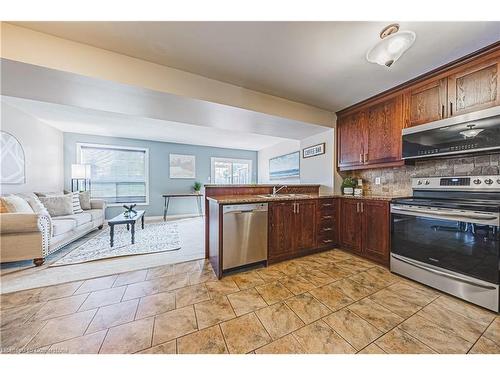 39 Thames Way, Mount Hope, ON - Indoor Photo Showing Kitchen