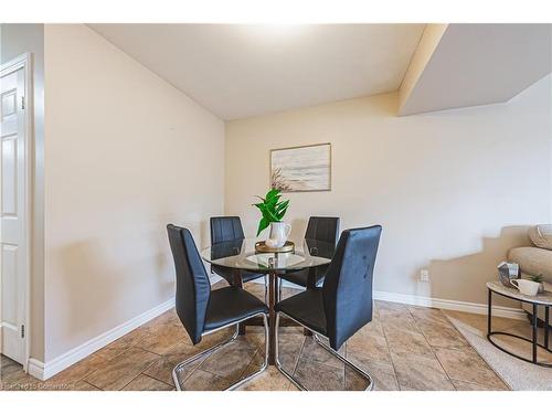 39 Thames Way, Mount Hope, ON - Indoor Photo Showing Dining Room