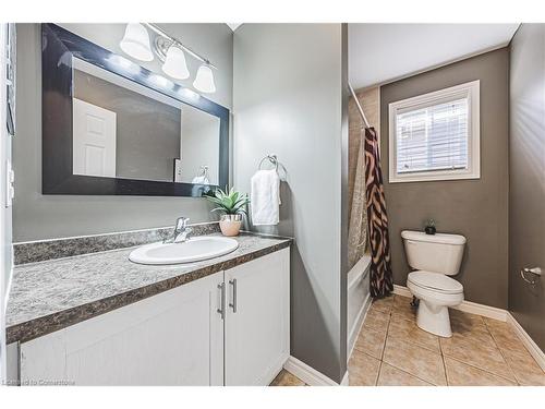 39 Thames Way, Mount Hope, ON - Indoor Photo Showing Bathroom