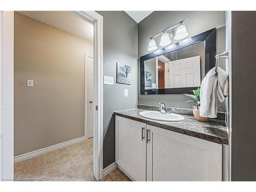 39 Thames Way, Mount Hope, ON - Indoor Photo Showing Bathroom