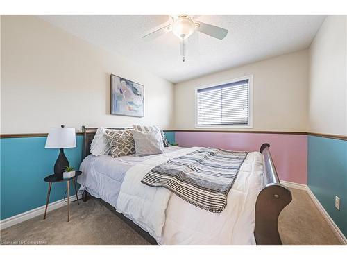 39 Thames Way, Mount Hope, ON - Indoor Photo Showing Bedroom