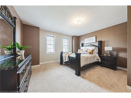 39 Thames Way, Mount Hope, ON - Indoor Photo Showing Bedroom