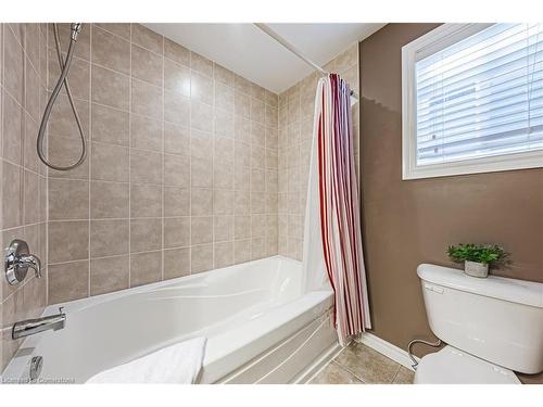 39 Thames Way, Mount Hope, ON - Indoor Photo Showing Bathroom