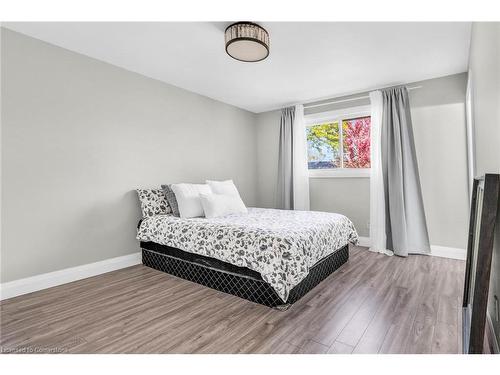 27 Emperor Avenue, Hamilton, ON - Indoor Photo Showing Bedroom