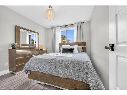 27 Emperor Avenue, Hamilton, ON - Indoor Photo Showing Bedroom