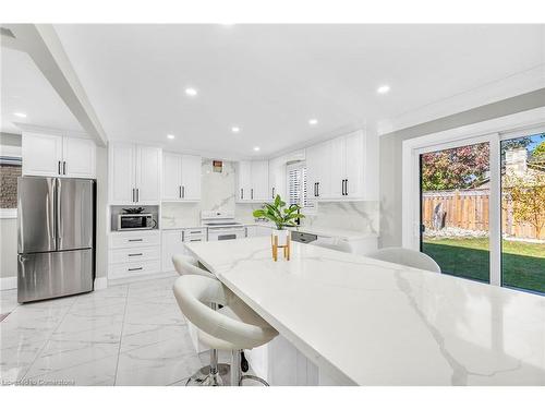 27 Emperor Avenue, Hamilton, ON - Indoor Photo Showing Kitchen