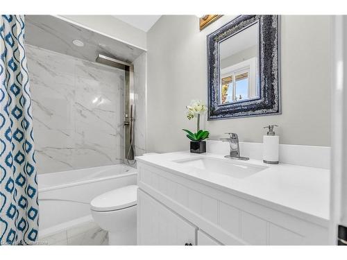 27 Emperor Avenue, Hamilton, ON - Indoor Photo Showing Bathroom