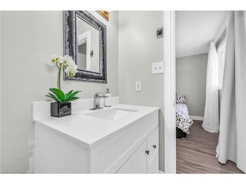 27 Emperor Avenue, Hamilton, ON - Indoor Photo Showing Bathroom