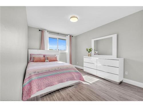 27 Emperor Avenue, Hamilton, ON - Indoor Photo Showing Bedroom