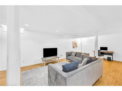 27 Emperor Avenue, Hamilton, ON - Indoor Photo Showing Living Room