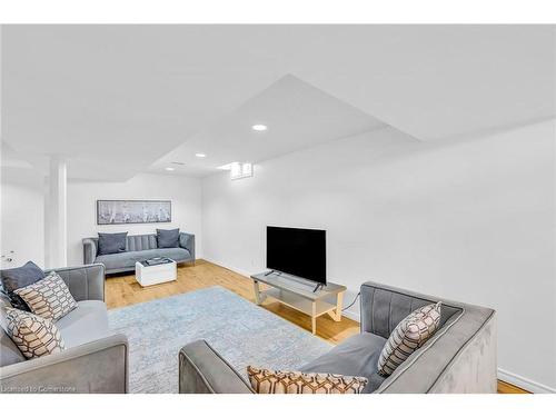 27 Emperor Avenue, Hamilton, ON - Indoor Photo Showing Living Room