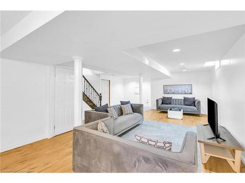 27 Emperor Avenue, Hamilton, ON - Indoor Photo Showing Living Room