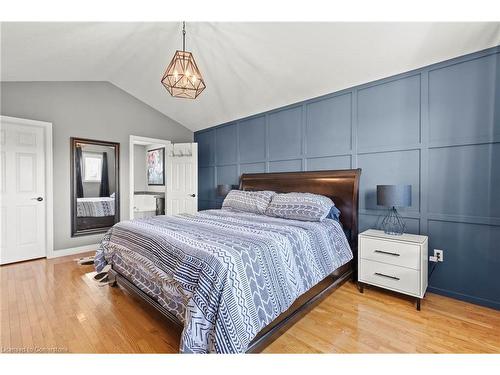 21 Tuscani Drive, Stoney Creek, ON - Indoor Photo Showing Bedroom