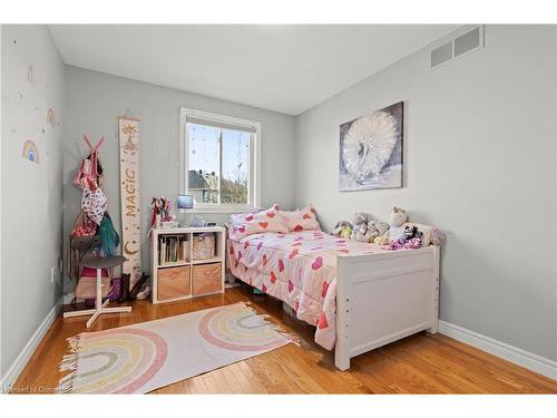 21 Tuscani Drive, Stoney Creek, ON - Indoor Photo Showing Bedroom