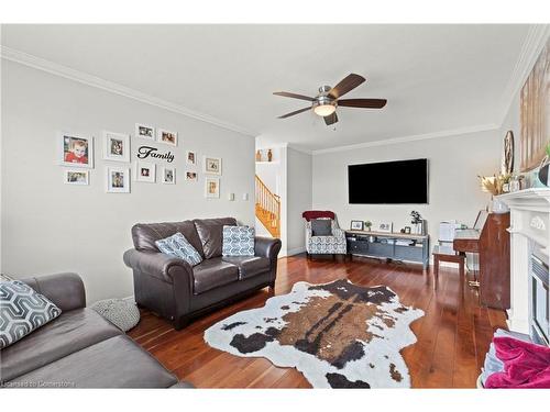 21 Tuscani Drive, Stoney Creek, ON - Indoor Photo Showing Living Room