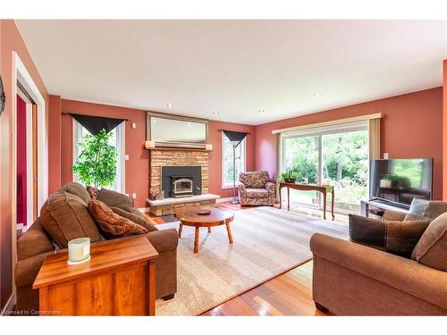 86 Ridge Road E, Grimsby, ON - Indoor Photo Showing Living Room With Fireplace