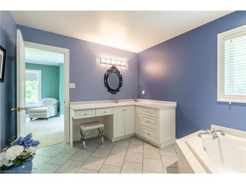 86 Ridge Road E, Grimsby, ON - Indoor Photo Showing Bathroom