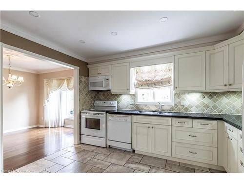 23-3125 Pinemeadow Drive, Burlington, ON - Indoor Photo Showing Kitchen