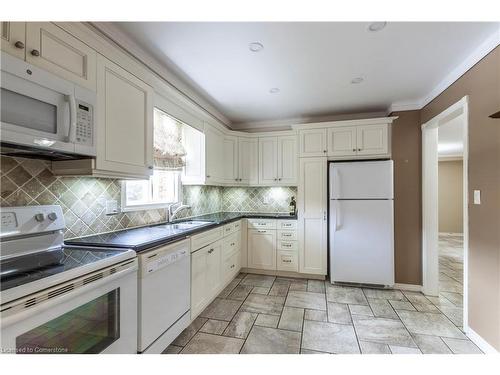 23-3125 Pinemeadow Drive, Burlington, ON - Indoor Photo Showing Kitchen