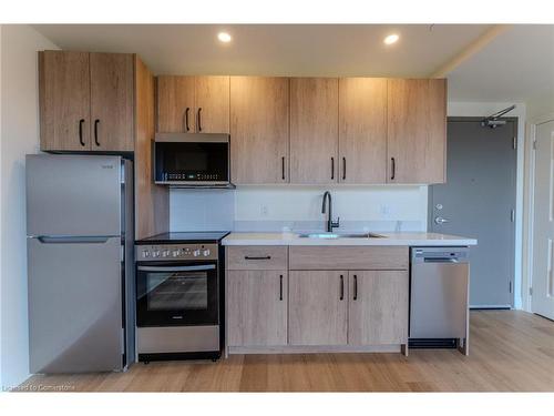 503-11 Robert Street, Hamilton, ON - Indoor Photo Showing Kitchen