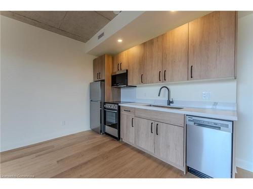 503-11 Robert Street, Hamilton, ON - Indoor Photo Showing Kitchen