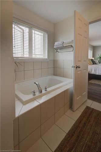 23 Barrett Avenue, Brantford, ON - Indoor Photo Showing Bathroom