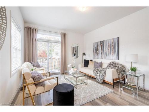 22 South Coast Circle, Crystal Beach, ON - Indoor Photo Showing Living Room