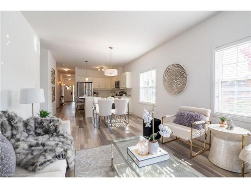 22 South Coast Circle, Crystal Beach, ON - Indoor Photo Showing Living Room