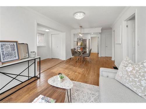 642 West 5Th Street, Hamilton, ON - Indoor Photo Showing Living Room