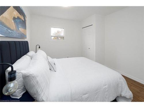 642 West 5Th Street, Hamilton, ON - Indoor Photo Showing Bedroom