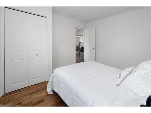 642 West 5Th Street, Hamilton, ON - Indoor Photo Showing Bedroom