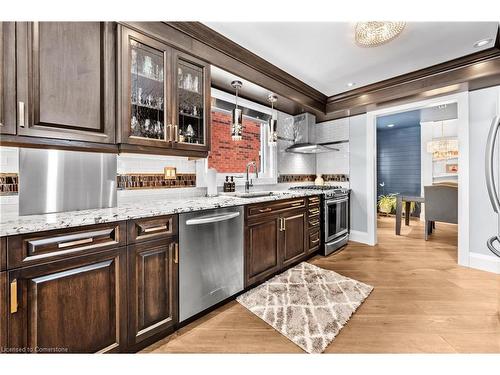 101 Boulding Avenue, Waterdown, ON - Indoor Photo Showing Kitchen With Upgraded Kitchen