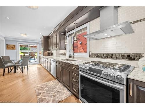 101 Boulding Avenue, Waterdown, ON - Indoor Photo Showing Kitchen With Upgraded Kitchen