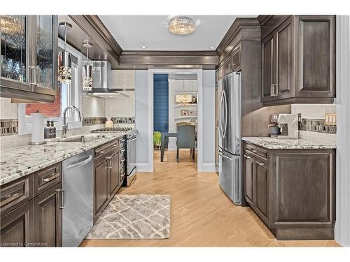 101 Boulding Avenue, Waterdown, ON - Indoor Photo Showing Kitchen With Upgraded Kitchen