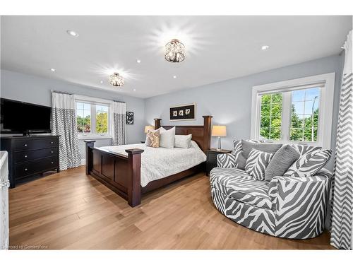 101 Boulding Avenue, Waterdown, ON - Indoor Photo Showing Bedroom