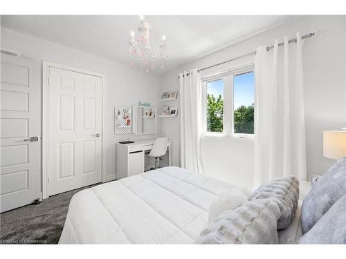 101 Boulding Avenue, Waterdown, ON - Indoor Photo Showing Bedroom