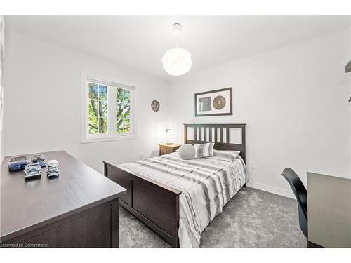 101 Boulding Avenue, Waterdown, ON - Indoor Photo Showing Bedroom