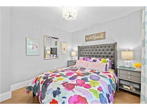 101 Boulding Avenue, Waterdown, ON - Indoor Photo Showing Bedroom