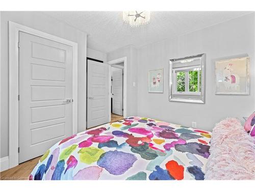 101 Boulding Avenue, Waterdown, ON - Indoor Photo Showing Bedroom