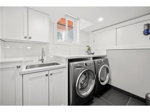 101 Boulding Avenue, Waterdown, ON - Indoor Photo Showing Laundry Room