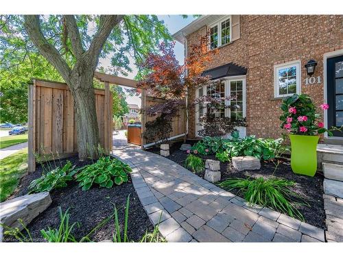 101 Boulding Avenue, Waterdown, ON - Outdoor With Exterior