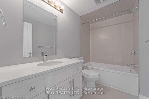 12 Oat Lane, Kitchener, ON - Indoor Photo Showing Bathroom