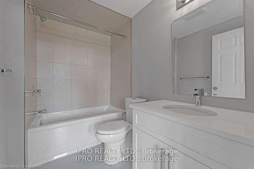 12 Oat Lane, Kitchener, ON - Indoor Photo Showing Bathroom