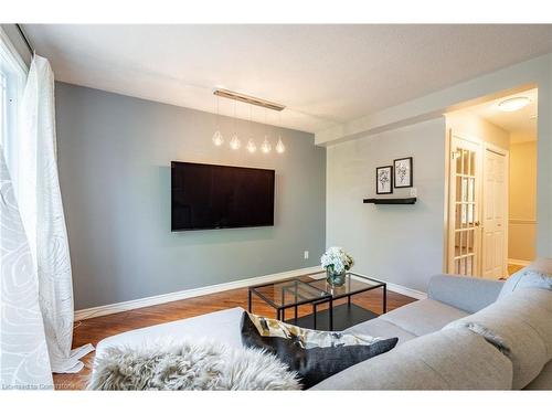 2259 Leominster Drive, Burlington, ON - Indoor Photo Showing Living Room