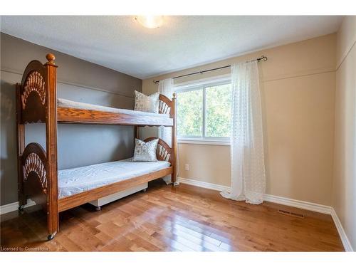 2259 Leominster Drive, Burlington, ON - Indoor Photo Showing Bedroom