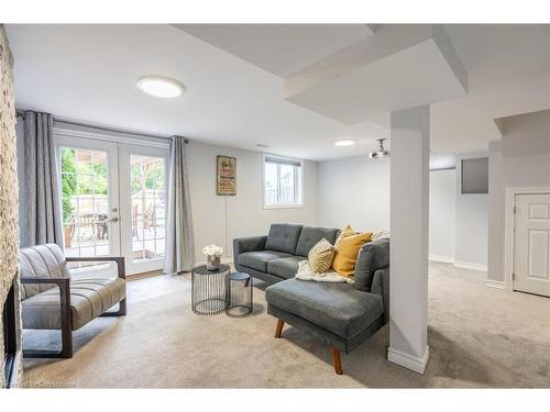 2259 Leominster Drive, Burlington, ON - Indoor Photo Showing Living Room