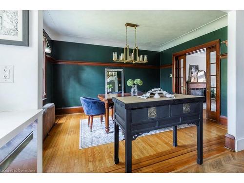 38 Fairleigh Avenue S, Hamilton, ON - Indoor Photo Showing Dining Room